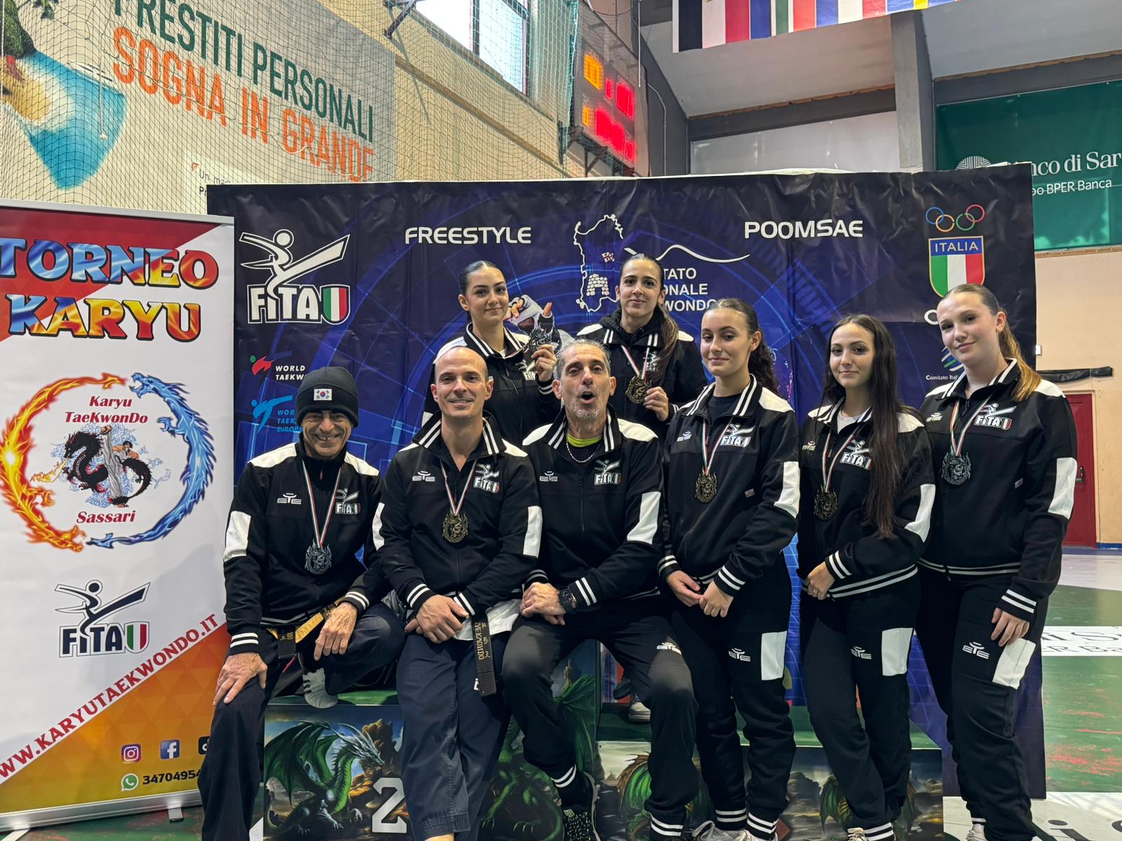La squadra forme del Taekwondo Terranova sul podio del Torneo Karyu di Sassari